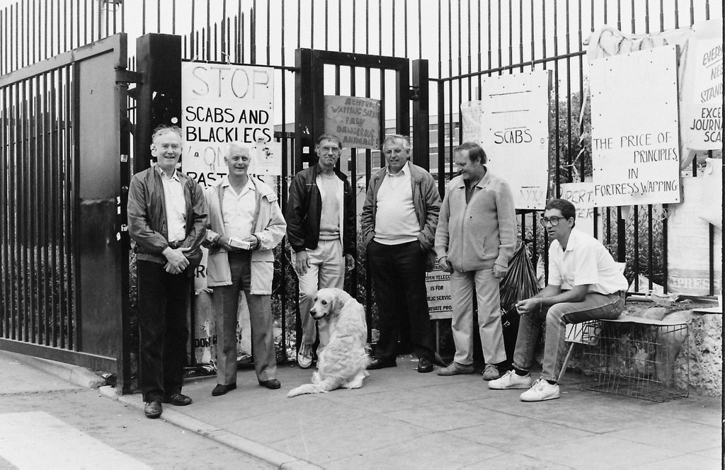Wapping Dispute - 6 men and their dog