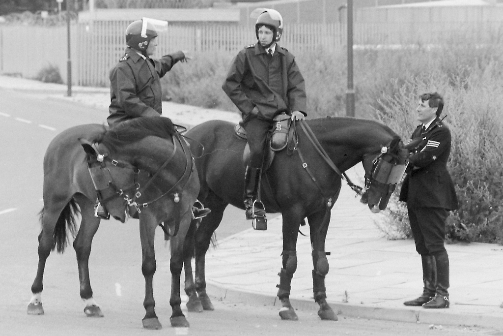Wapping Dispute - Mounted police in Vaughan Way E1