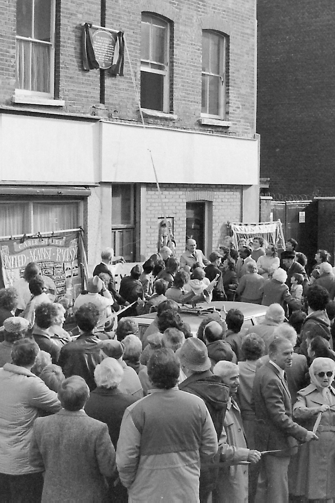 Wapping Dispute - Plaque unveiled at site of the battle of Cable Street