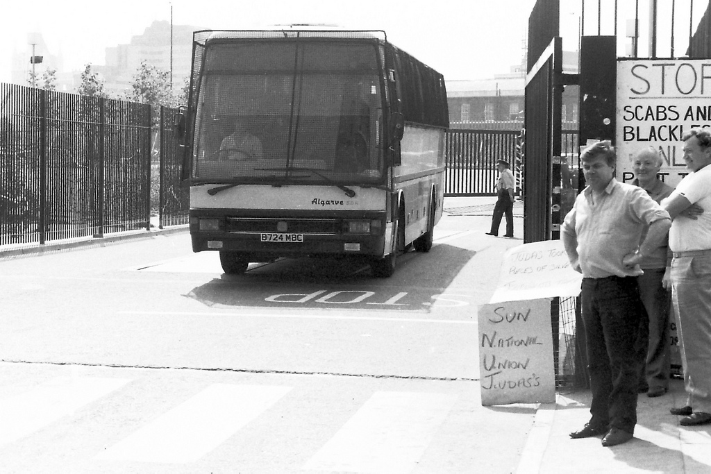 Wapping Dispute - Scabs and pickets