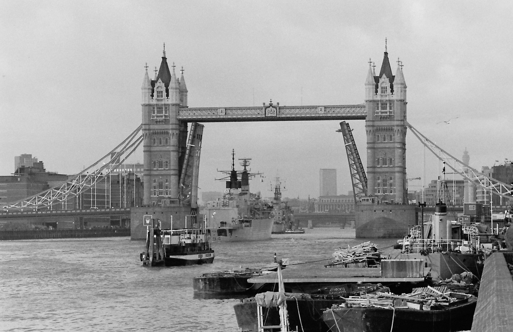 Wapping Dispute - Tower bridge 1986
